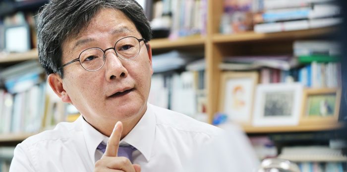 유승민 바른미래당 의원이 20일 국회 의원회관에서 본지와 인터뷰하고 있다.