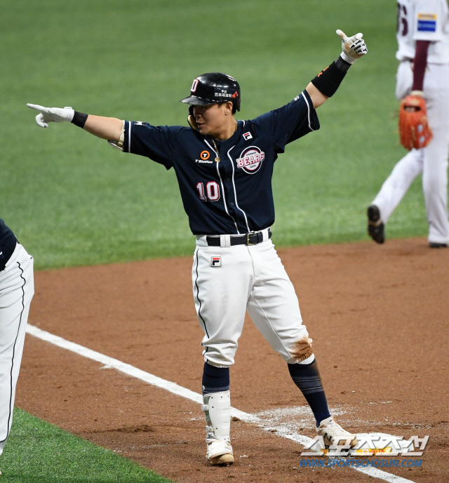 키움 히어로즈와 두산 베어스의 경기가 2019 KBO 리그 한국시리즈 3차전이 25일 고척스카이돔에서 열렸다. 3회초 무사 1루 두산 박세혁이 1타점 3루타를 치고 환호하고 있다. 고척돔=허상욱 기자 wook@sportschosun.com/2019.10.25/