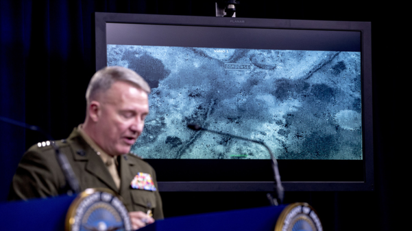 미국 국방부가 30일(현지 시각) IS 수괴인 아부 바크르 알바그다디를 겨냥한 공습 영상과 사진을 공개했다. /AFP연합뉴스