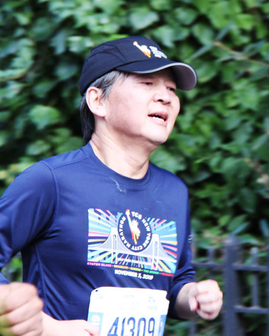 스탠퍼드대 방문 학자로 미국에 있는 바른미래당 안철수 전 의원이 3일(현지 시각) 뉴욕마라톤에 참가, 풀코스(42.195㎞)를 3시간 59분 14초 만에 완주했다.