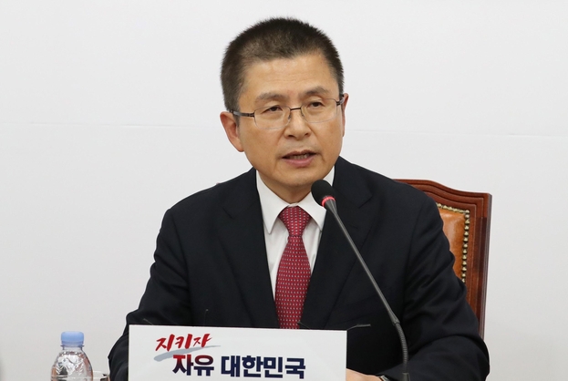 자유한국당 황교안 대표가 6일 오후 국회에서 기자 간담회를 하고 있다. /연합뉴스