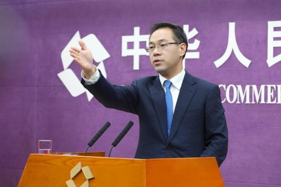 가오펑 중국 상무부 대변인이 29일 정례브리핑을 하고 있다. /중국 상무부