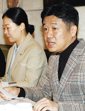 바른미래당 ‘변화와 혁신을 위한 비상행동’의 유의동(오른쪽)·권은희 신당기획단 공동단장이 10일 서울 여의도 한 식당에서 기자간담회를 열고 질의·응답을 하고 있다.