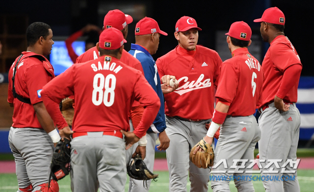 2019 WBSC 프리미어 12 서울 예선 라운드 대한민국과 쿠바의 경기가 8일 서울 고척스카이돔에서 열렸다. 2회말 쿠바 두 번째 투수 Y.로드리게즈가 등판하고 있다. 고척=박재만 기자 pjm@sportschosun.com/2019.11.08/