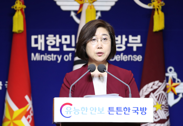 최현수 국방부 대변인이 5일 오전 서울 용산구 국방부에서 정례 브리핑을 하고 있다. /연합뉴스