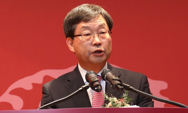 지난 9월 5일 서울 고려대학교에서 열린 ‘고려대 인공지능대학원 개원 기념식’에서 정진택 고려대 총장이 환영사를 하고 있다. /연합뉴스