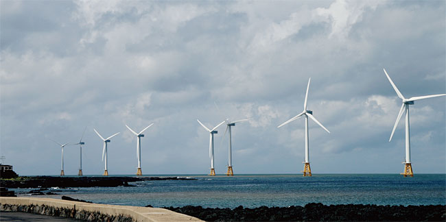 제주도 제주시 한경면에 위치한 탐라해상풍력발전단지. 2006년 발전사업허가 등을 승인받았지만 완공까지 10여년이 걸렸다. photo 이성진 기자