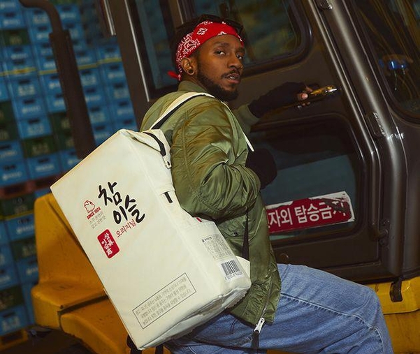 참이슬 백팩'이 뭐길래, 5분 만에 품절....인싸템으로 부활한 푸드패션 - Chosunbiz > 산업