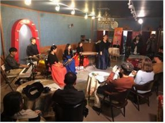29일 50년대 레트로 콘서트가 열리는 부산 중구 동광동 ‘살롱 드 부산’. /문화플랫폼 아티온 제공