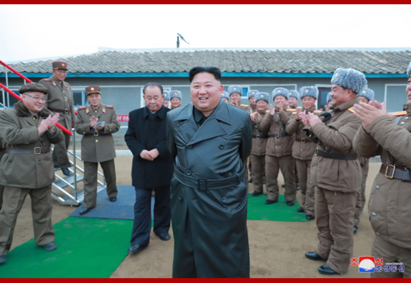 북한이 김정은 국무위원장의 참관 하에 초대형 방사포 연발시험사격을 진행했다고 29일 조선중앙통신이 보도했다./조선중앙통신