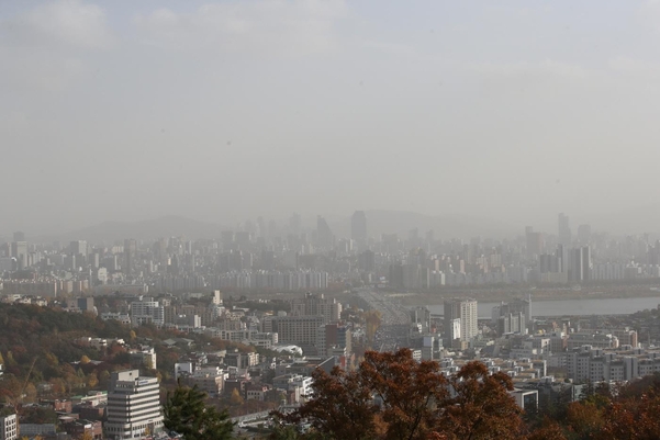 지난달 18일 미세먼지 주의보가 발령된 서울 하늘./연합뉴스