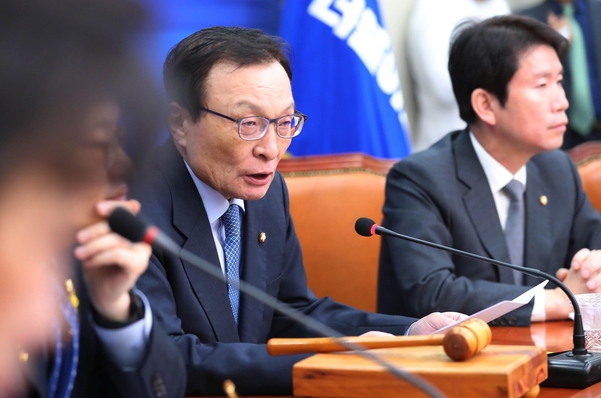 더불어민주당 이해찬(왼쪽) 대표와 이인영 원내대표/연합뉴스