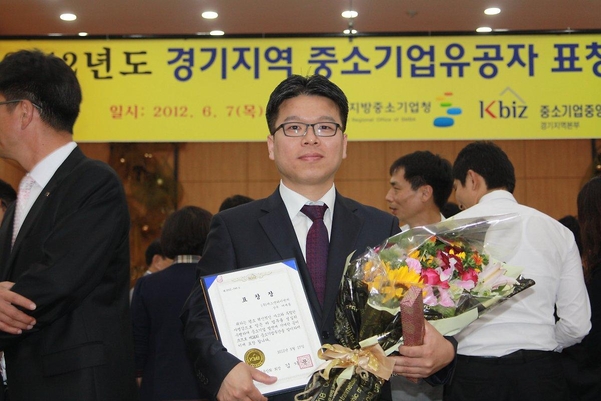 표창을 받은 어재동 대표 / 에스앤디이엔지 제공