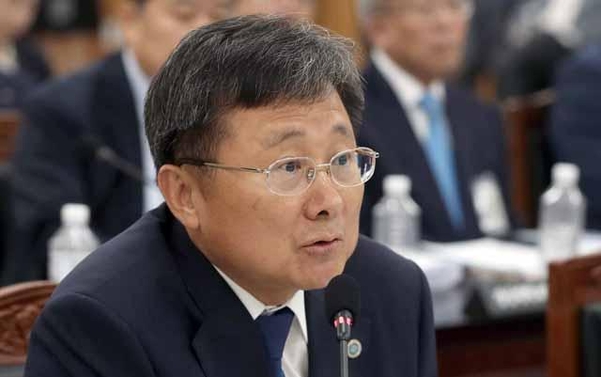 전호환 부산대 총장이 지난 10월 경남 진주시 경상대에서 열린 국회 교육위원회 국정감사에서 의원 질의에 답변하고 있다. /연합뉴스