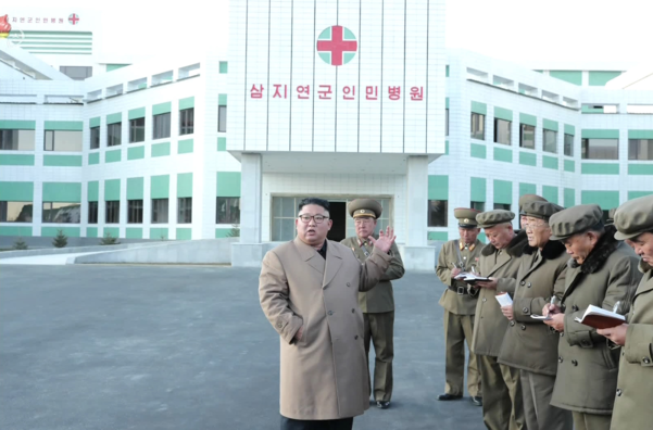 김정은 북한 국무위원장이 양강도 삼지연군 건설현장을 시찰했다고 조선중앙TV가 지난 10월 16일 보도했다./연합뉴스·조선중앙TV