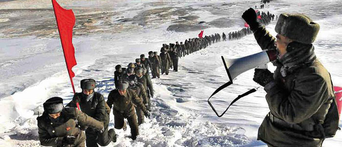북한 전역에서 동원된 노동당 선전 일꾼들로 구성된 '백두산지구 혁명전적지 답사행군대'가 10일 백두산을 올랐다고 북한 노동당 기관지 노동신문이 11일 보도했다.