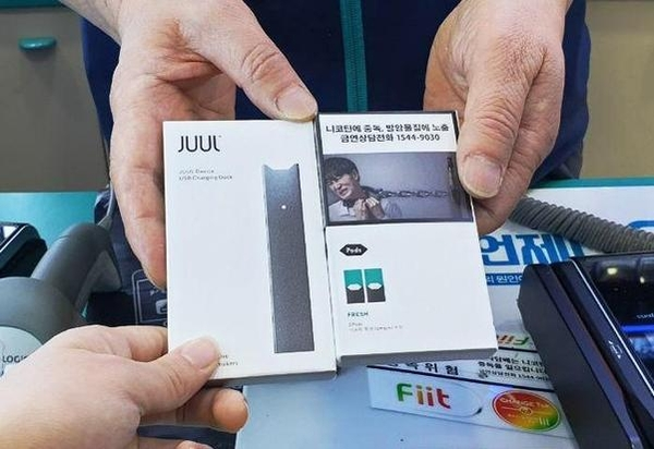 서울 중구의 한 편의점에서 액상형 전자담배 '쥴(JUUL)'이 판매되고 있다./조선DB