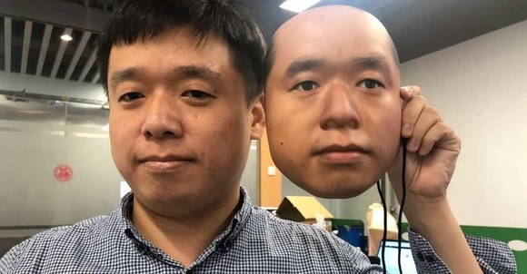 크네론 연구원들이 얼굴인식 기술 안정성을 측정하기 위해 실험에 사용한 가면. /크네론