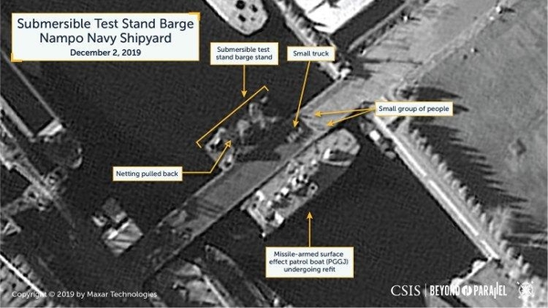  미 전략국제문제연구소는 지난 2일 북한 서해안 남포 조선소를 촬영한 위성사진을 근거로  '수중발사 시험용 바지선에서 경미한 활동이 포착됐다'고 밝혔다. /분단을 넘어 홈페이지