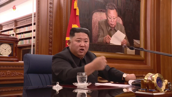 북한은 김정은 국무위원장이 주재한 가운데 제7기 제3차 확대회의를 열고 국방력 강화하기 위한 문제를 논의했다고 22일 조선중앙TV가 보도했다. /연합뉴스