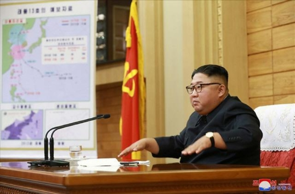 김정은 북한 국무위원장이 지난 9월 6일 노동당 중앙군사위원회 비상확대회의를 긴급 소집하고 태풍 '링링' 북상에 대한 대책을 논의했다고 조선중앙통신이 보도했다. /연합뉴스