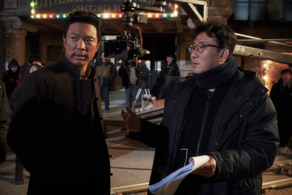 내년 개봉을 앞둔 뮤지컬 영화 ‘영웅’의 주연 배우 정성화(왼쪽)와 윤제균 감독. /CJ ENM 제공