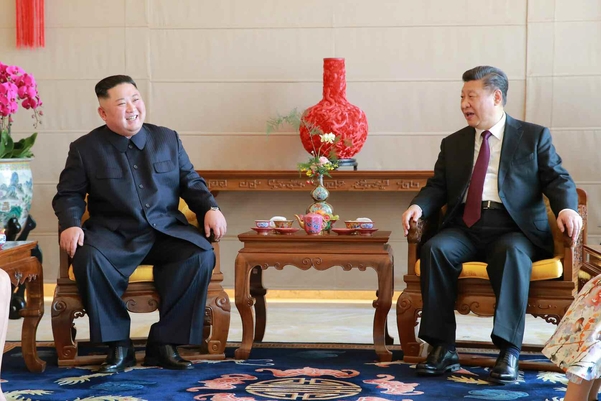 지난해 1월 11일 중국 베이징에서 김정은 북한 국무위원장과 시진핑 중국 국가주석이 정상회담을 하고 있다./연합뉴스