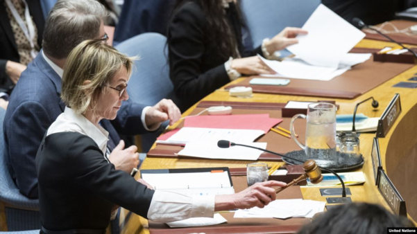 캘리 크래프트(왼쪽) 유엔 주재 미국대사가 지난달 11일 뉴욕 유엔본부에서 비확산과 북한 관련 안보리 회의를 주재하고 있다./VOA
