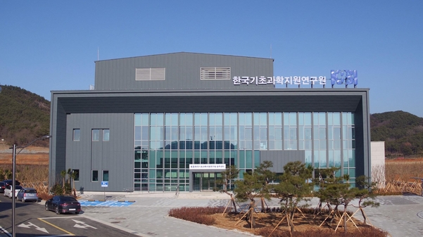 광주시 남구 광주도시첨단산업단지에 세워진 한국기초과학지원연구원 광주센터. 이곳에서 노화연구를 추진해 장기적으로는 항노화산업 클러스터를 구축하게 될 것으로 예상된다. /광주광역시 제공