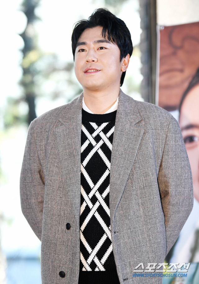 14일 오후 서울 중구 정동 조선일보미술관 1층에서 TV CHOSUN 특별기획 드라마 '간택-여인들의 전쟁' 기자간담회가 열렸다. 포토타임에 임하고 있는 이시언. 정동=송정헌 기자 songs@sportschosun.com/2020.01.14/