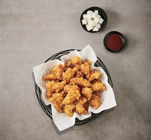 교촌치킨의 ‘간장치킨’. /교촌에프앤비 제공