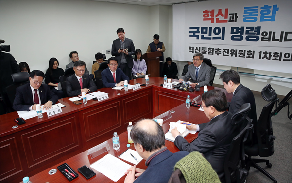 박형준 혁신통합추진위원장이 14일 오전 국회 의원회관에서 열린 혁신통합추진위원회 1차 회의에서 발언하고 있다./연합뉴스