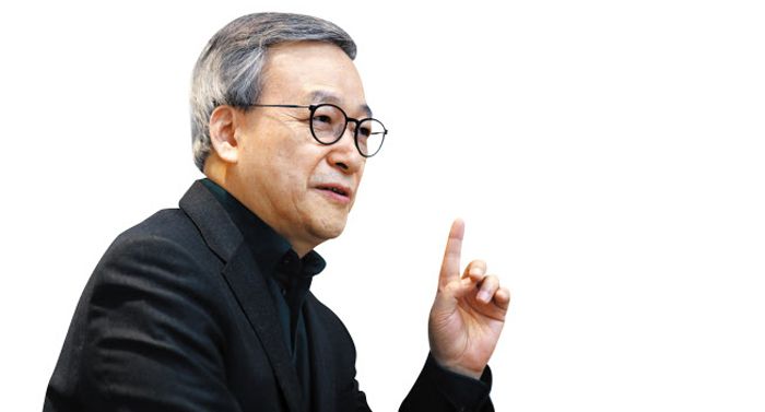 정호승 시인은 “시 속의 ‘당신’은 사랑을 구현하는 진리, 절대적 사랑의 존재일 수도 있다”고 했다.