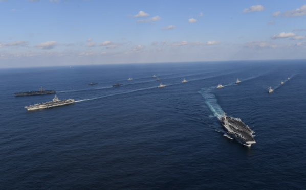  2017년 11월 12일 미국의 핵 추진 항공모함 3척이 12일 동해상의 한국작전구역(KTO)에 모두 진입해 우리 해군 함정과 고강도 연합훈련을 하고 있다. 선두 왼쪽에서 오른쪽으로 니미츠함(CVN-68), 로널드레이건함(CVN-76), 루즈벨트함(CVN-71), 두번째열 맨 왼쪽이 우리 해군 이지스구축함 서애류성룡함(DDG-993), 맨 오른쪽이 세종대왕함(DDG-993)./해군 제공