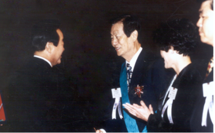 1995년 9월27일 27회 금탑산업훈장 수상한 신격호 롯데명예회장./롯데그룹 제공