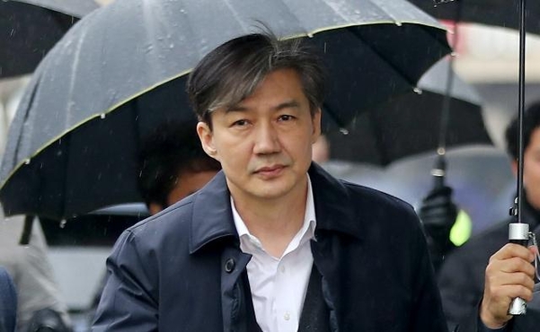 조국 전 법무부 장관이 지난달 26일 서울 송파구 서울동부지법에서 열린 구속 전 피의자 심문(영장실질심사)에 출석하고 있다. /연합뉴스