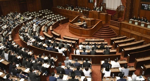 지난 2018년 6월 일본 국회에서 일하는방식개혁 관련 노동법안 8개를 심사하는 모습 . / 연합뉴스