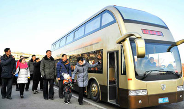평양 시내에서 이층버스가 운행을 시작했다고 북한 노동신문이 지난 17일 보도했다./연합뉴스·노동신문