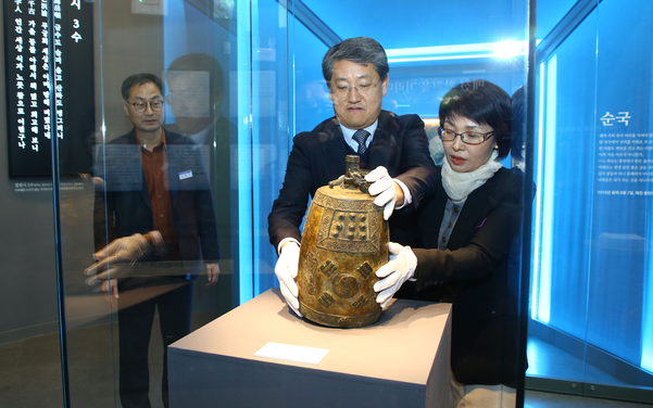 구례 지리산 역사문화관에 옮겨져 일반에 공개되고 있는 구례 호양학교의 동종. 태극문양이 새겨진 이 동종은 나라가 망해가던 무렵 민족의식을 고취하기 위한 설립자들의 의도가 읽힌다./구례군교육지원청 제공