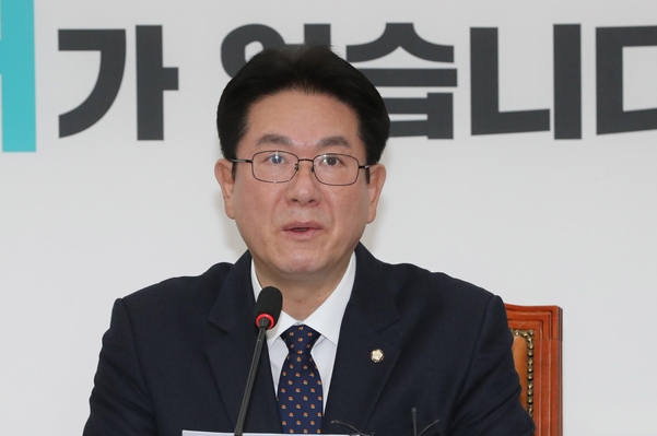 바른미래당 이동섭 원내대표 권한대행 겸 원내수석부대표가 30일 당 원내정책회의에서 발언하고 있다./연합뉴스