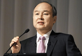 손정의 소프트뱅크 회장이 지난해 일본 도쿄에서 기자회견을 하고 있는 모습. /EPA 연합뉴스