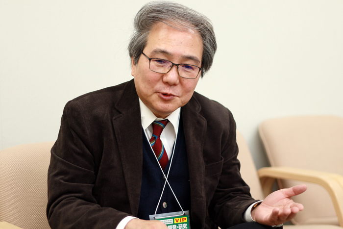 간노 료지 도쿄공업대 교수는 자신의 연구를 바탕으로 도요타의 전고체전지 전기차가 올해 나오는 데 대해 “실물이 나온다니 설렌다”면서 “앞으로 세계에서 더 많은 연구 경쟁이 일어나길 바란다”고 했다.