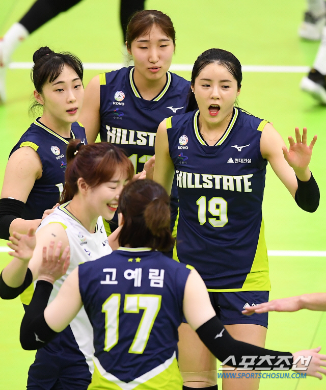 '2019-2020 V리그' 여자부 현대건설과 KGC인삼공사의 경기가 15일 오후 수원실내체육관에서 열렸다. 현대건설 이다영이 득점 후 기뻐하고 있다. 수원=박재만 기자 pjm@sportschosun.com/2020.02.15/