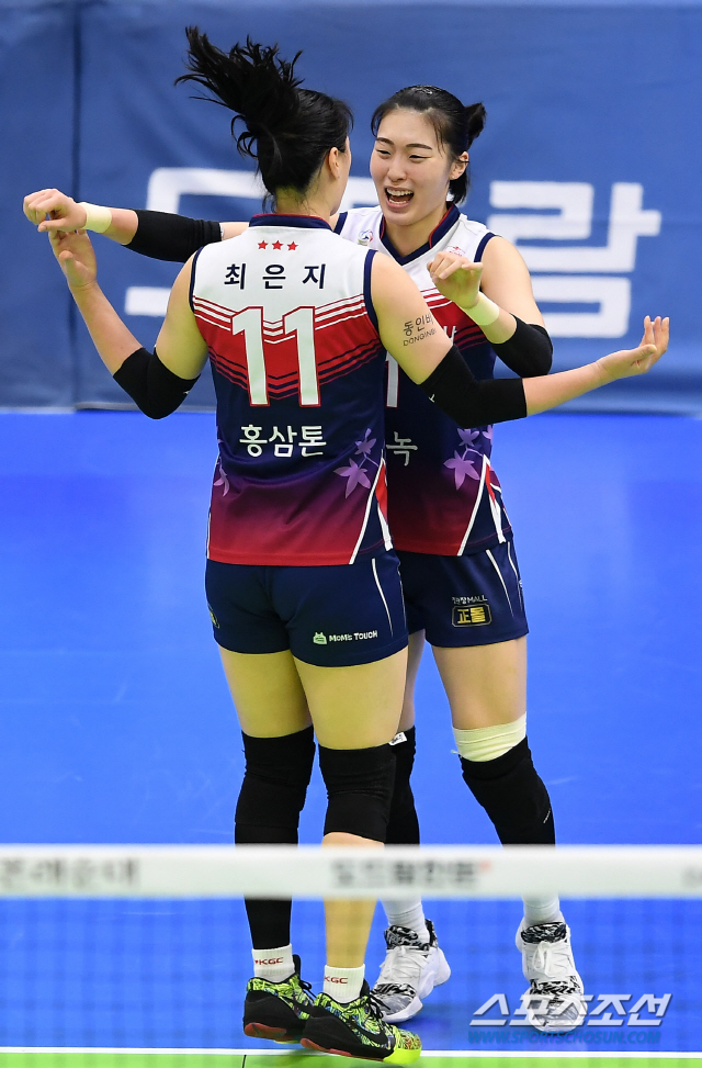 '2019-2020 V리그' 여자부 현대건설과 KGC인삼공사의 경기가 15일 오후 수원실내체육관에서 열렸다. KGC인삼공사 최은지가 득점 후 기뻐하고 있다. 수원=박재만 기자 pjm@sportschosun.com/2020.02.15/