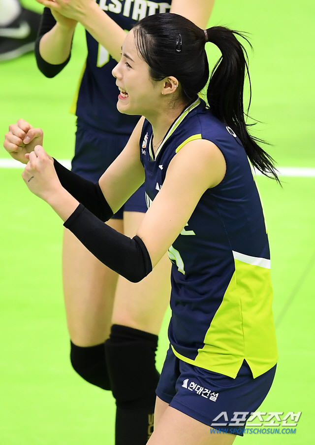 '2019-2020 V리그' 여자부 현대건설과 KGC인삼공사의 경기가 15일 오후 수원실내체육관에서 열렸다. 현대건설 이다영이 득점 후 기뻐하고 있다. 수원=박재만 기자 pjm@sportschosun.com/2020.02.15/