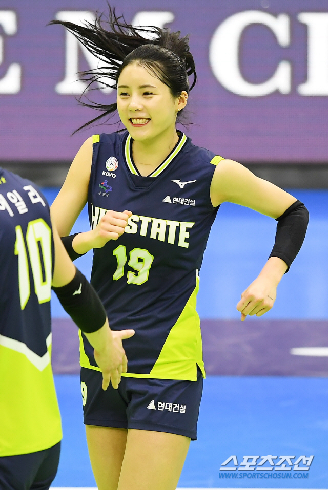 '2019-2020 V리그' 여자부 현대건설과 KGC인삼공사의 경기가 15일 오후 수원실내체육관에서 열렸다. 현대건설 이다영이 득점 후 기뻐하고 있다. 수원=박재만 기자 pjm@sportschosun.com/2020.02.15/