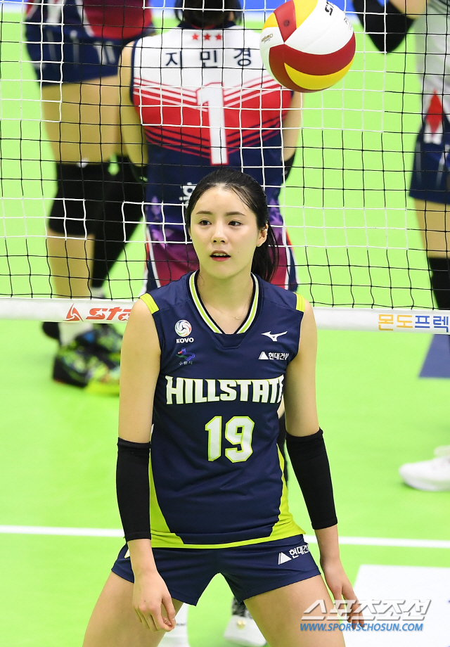 '2019-2020 V리그' 여자부 현대건설과 KGC인삼공사의 경기가 15일 오후 수원실내체육관에서 열렸다. 현대건설 이다영이 실책 후 아쉬워하고 있다. 수원=박재만 기자 pjm@sportschosun.com/2020.02.15/