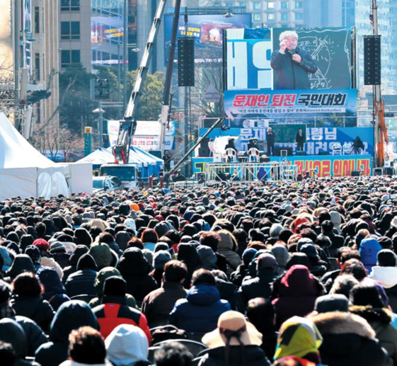 지난 23일 서울 종로구 광화문광장 인근 도로에서 전광훈 한국기독교총연합회 목사가 주도하는 문재인하야범국민투쟁본부(범투본)가 문재인 대통령의 퇴진을 요구하는 집회를 하고 있다. /이진한 기자