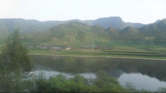 중국의 압록강변에서 바라본 북한 양강도 혜산시/김인원 기자