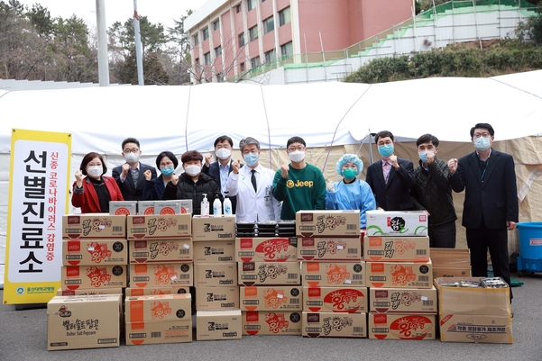 9일 울산대병원에서 시민들이 보내온 후원물품을 전달하는 행사가 열렸다. /울산대병원